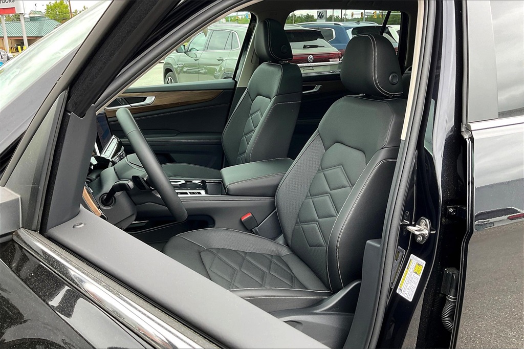 2025 Volkswagen Atlas 2.0T SE w/Technology - Photo 11