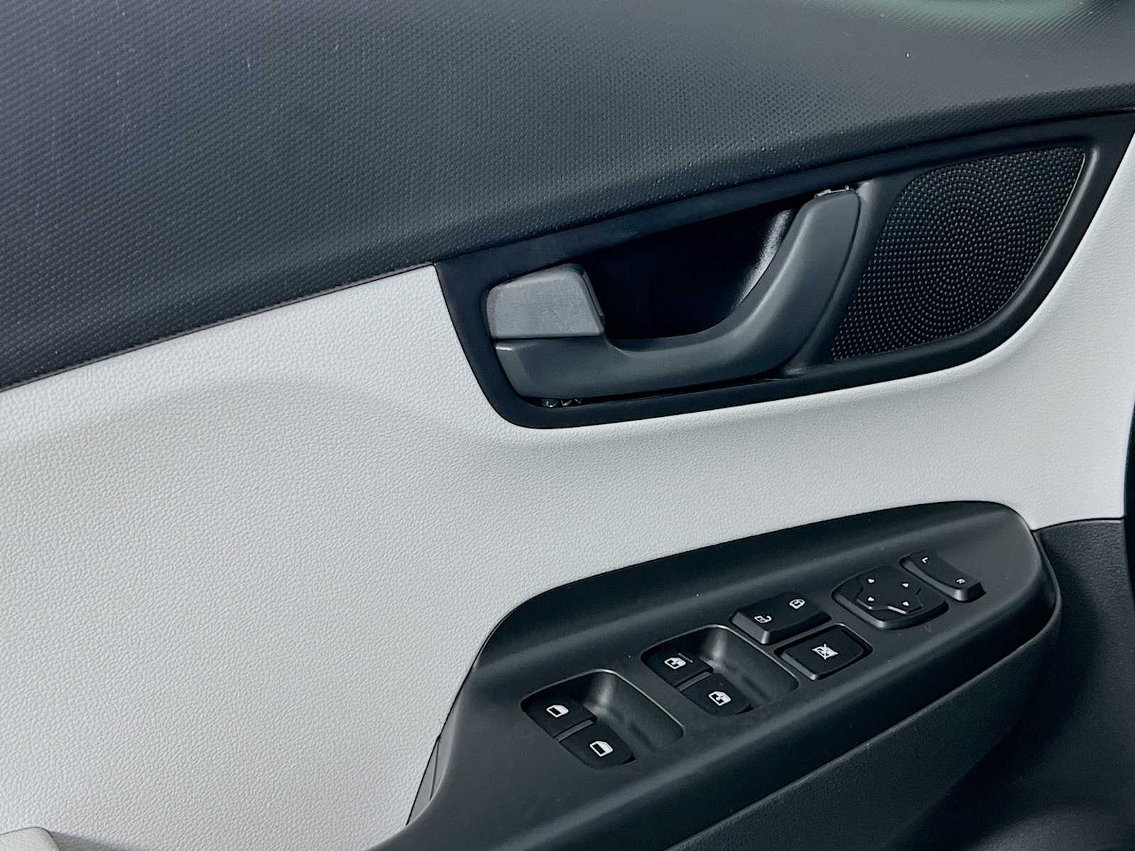 2023 Hyundai Kona SEL - Photo 17