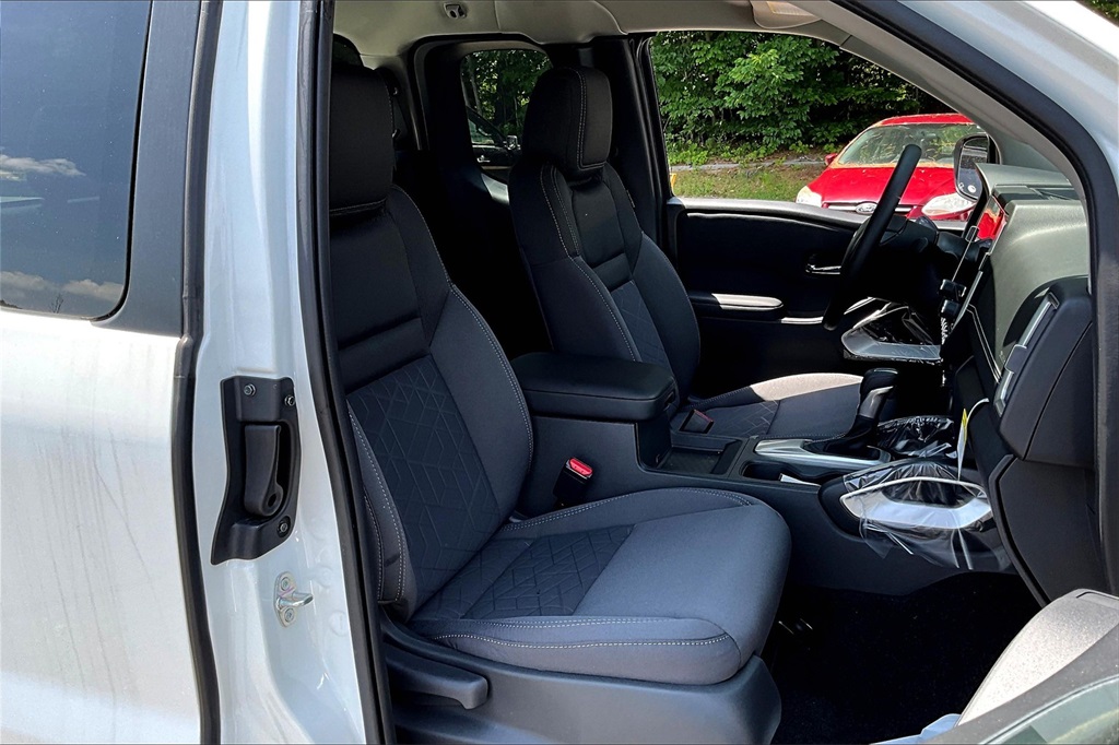 2025 Nissan Frontier SV - Photo 11