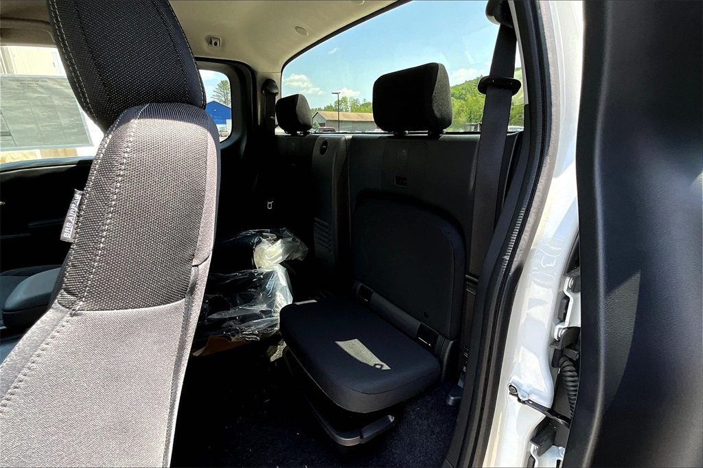 2025 Nissan Frontier SV - Photo 15