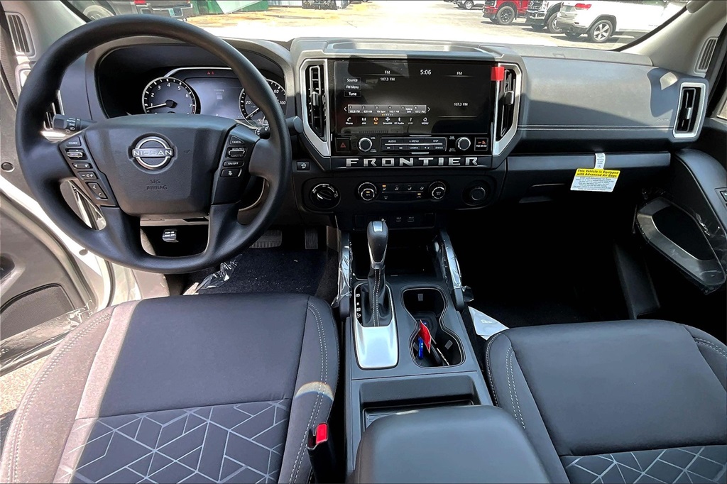 2025 Nissan Frontier SV - Photo 21