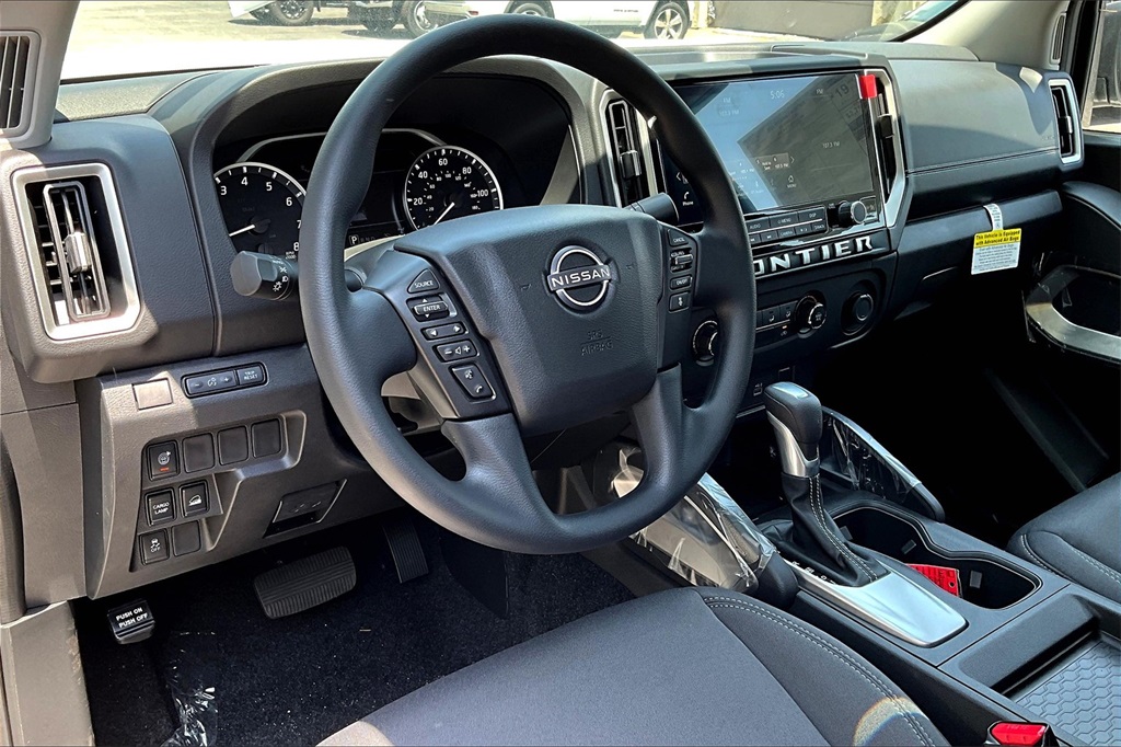 2025 Nissan Frontier SV - Photo 8