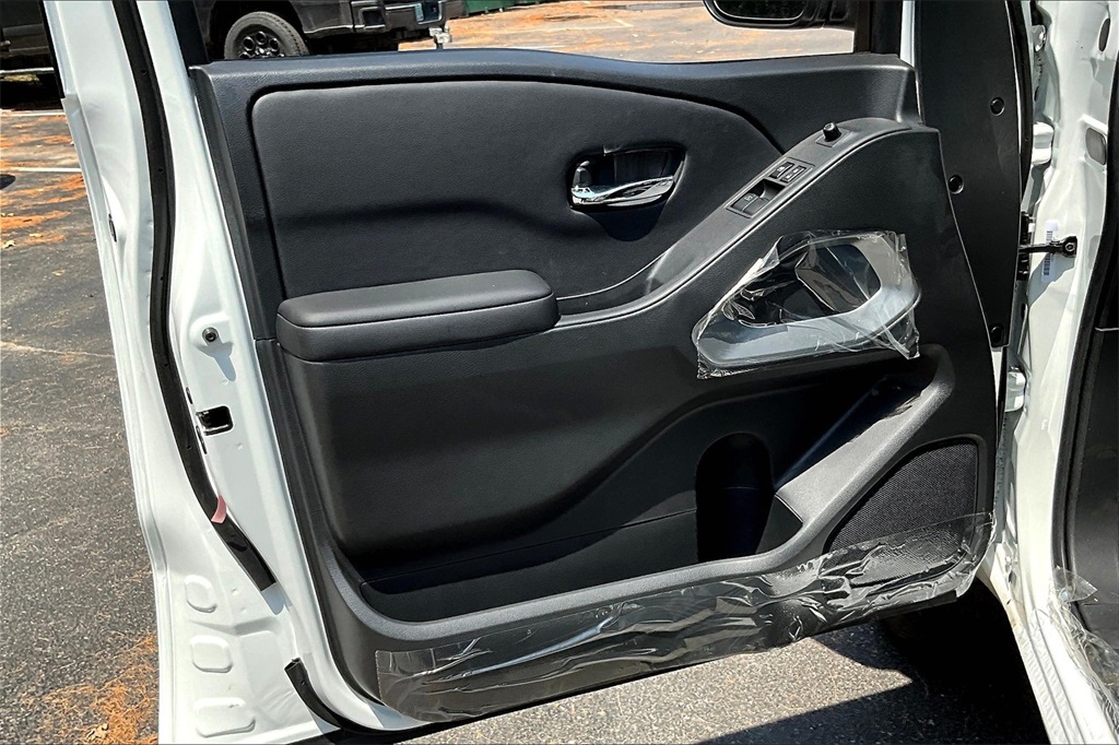 2025 Nissan Frontier SV - Photo 9