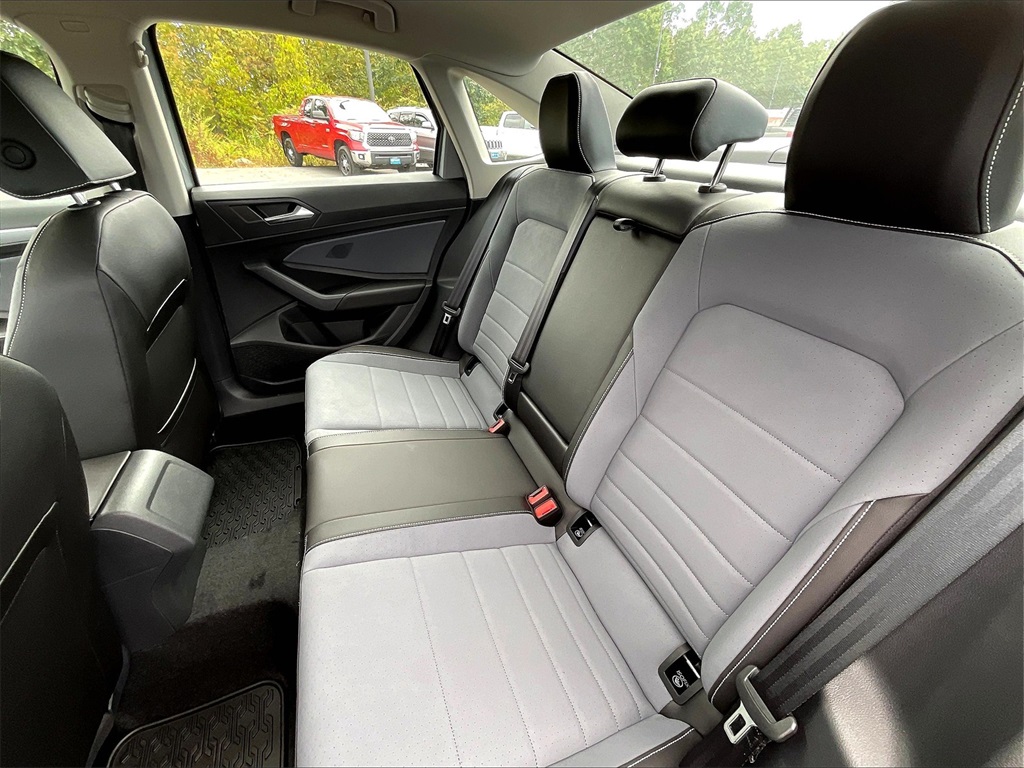2025 Volkswagen Jetta 1.5T SE - Photo 15