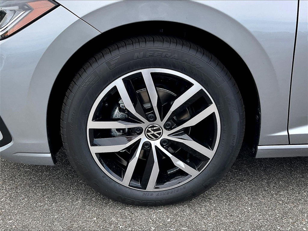2025 Volkswagen Jetta 1.5T SE - Photo 8
