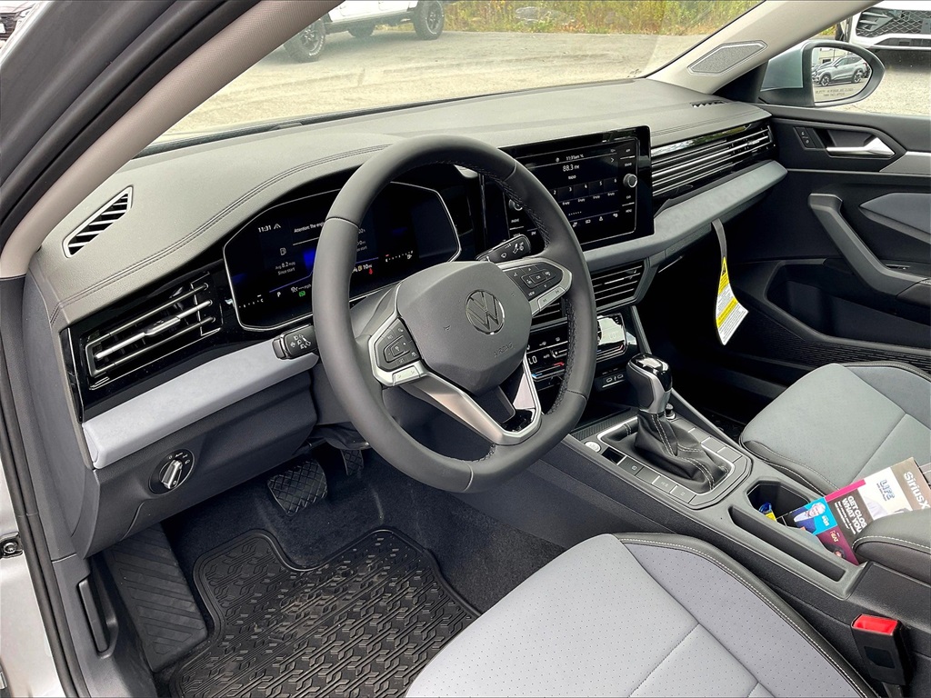 2025 Volkswagen Jetta 1.5T SE - Photo 9