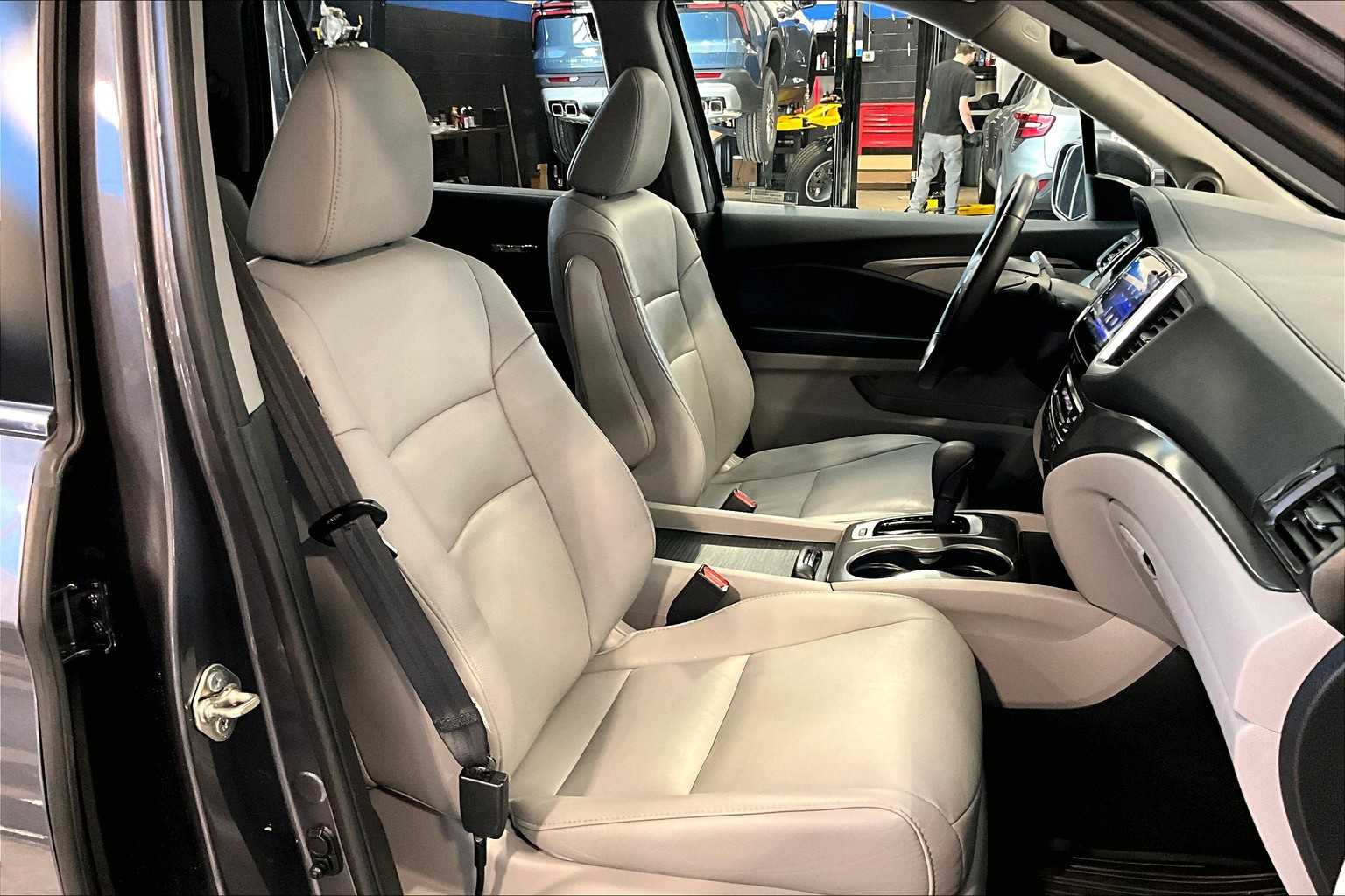 2016 Honda Pilot EX-L - Photo 11