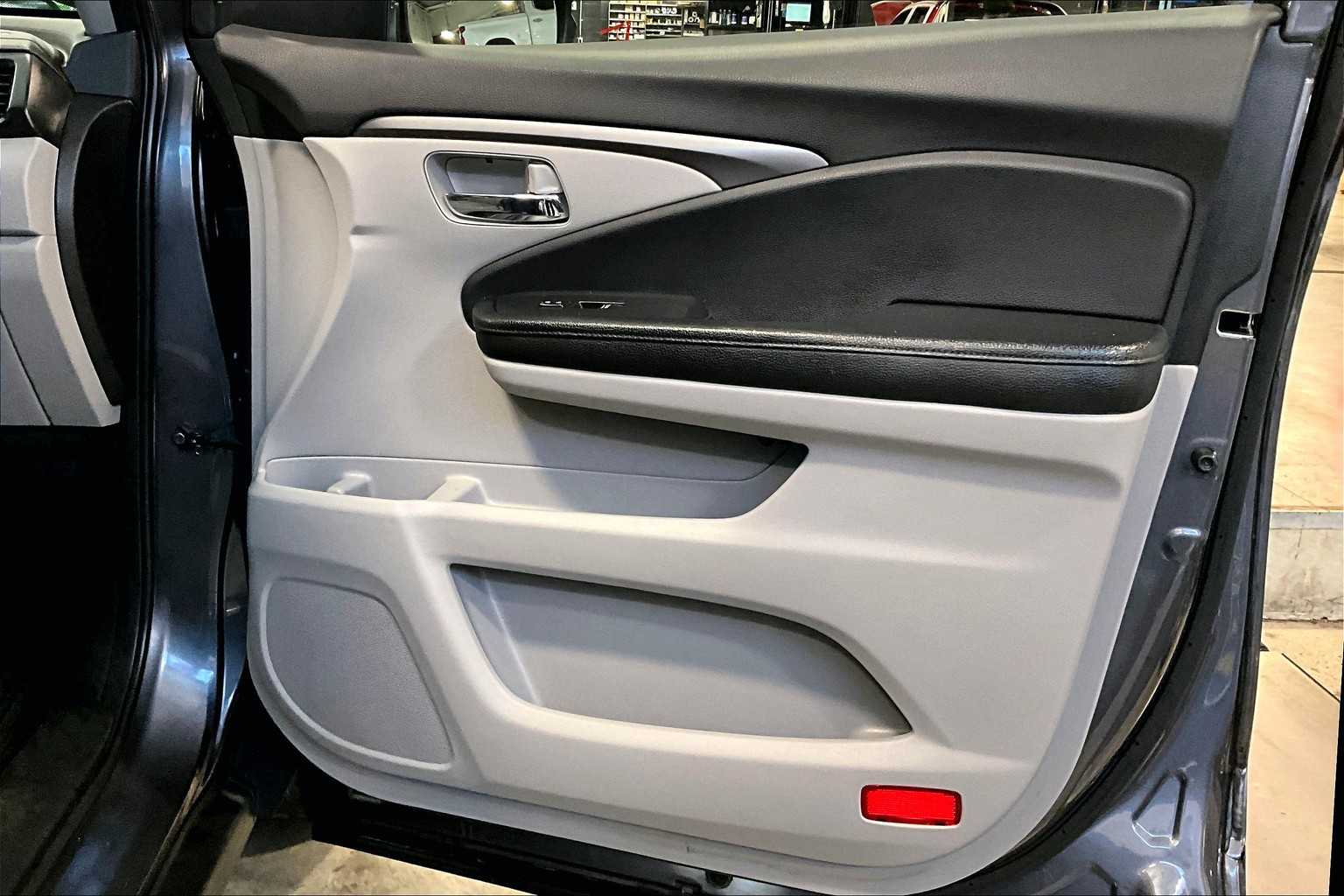 2016 Honda Pilot EX-L - Photo 12