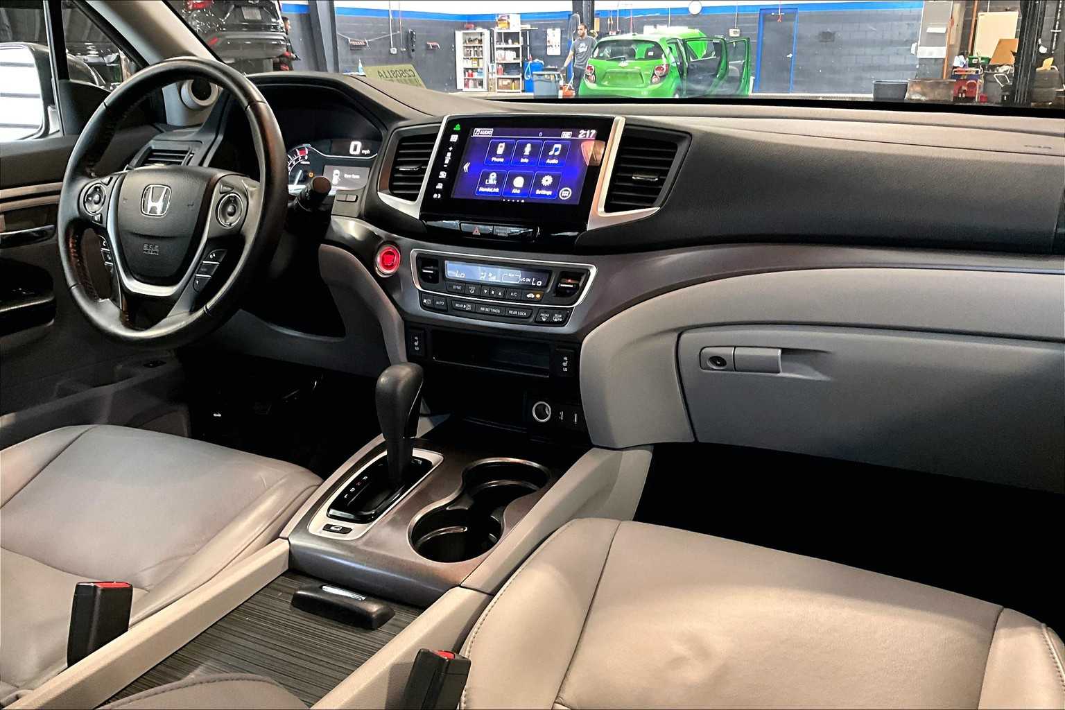 2016 Honda Pilot EX-L - Photo 14