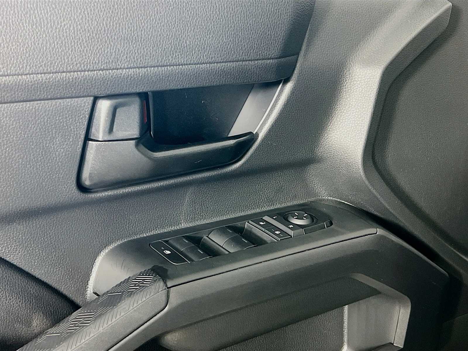 2025 Toyota Tacoma SR5 - Photo 15
