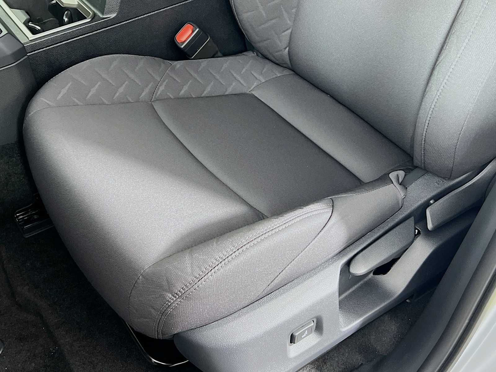 2025 Toyota Tacoma SR5 - Photo 16