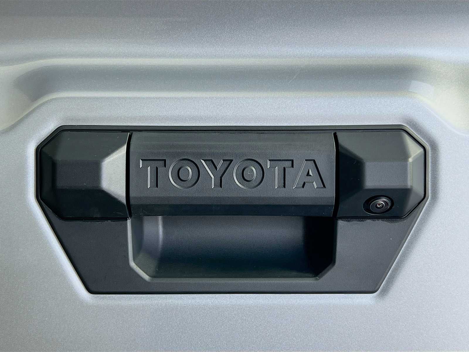 2025 Toyota Tacoma SR5 - Photo 17
