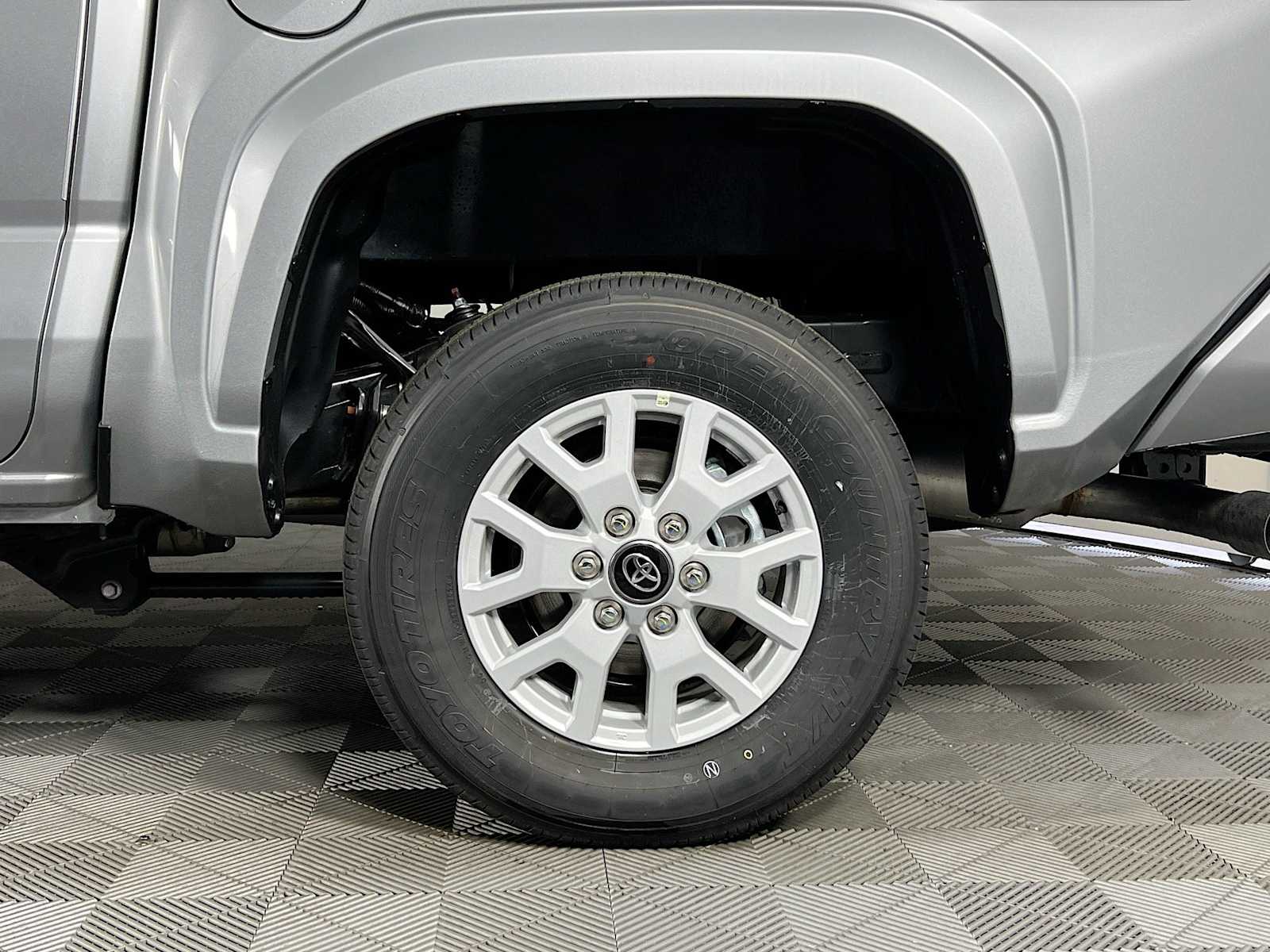 2025 Toyota Tacoma SR5 - Photo 18
