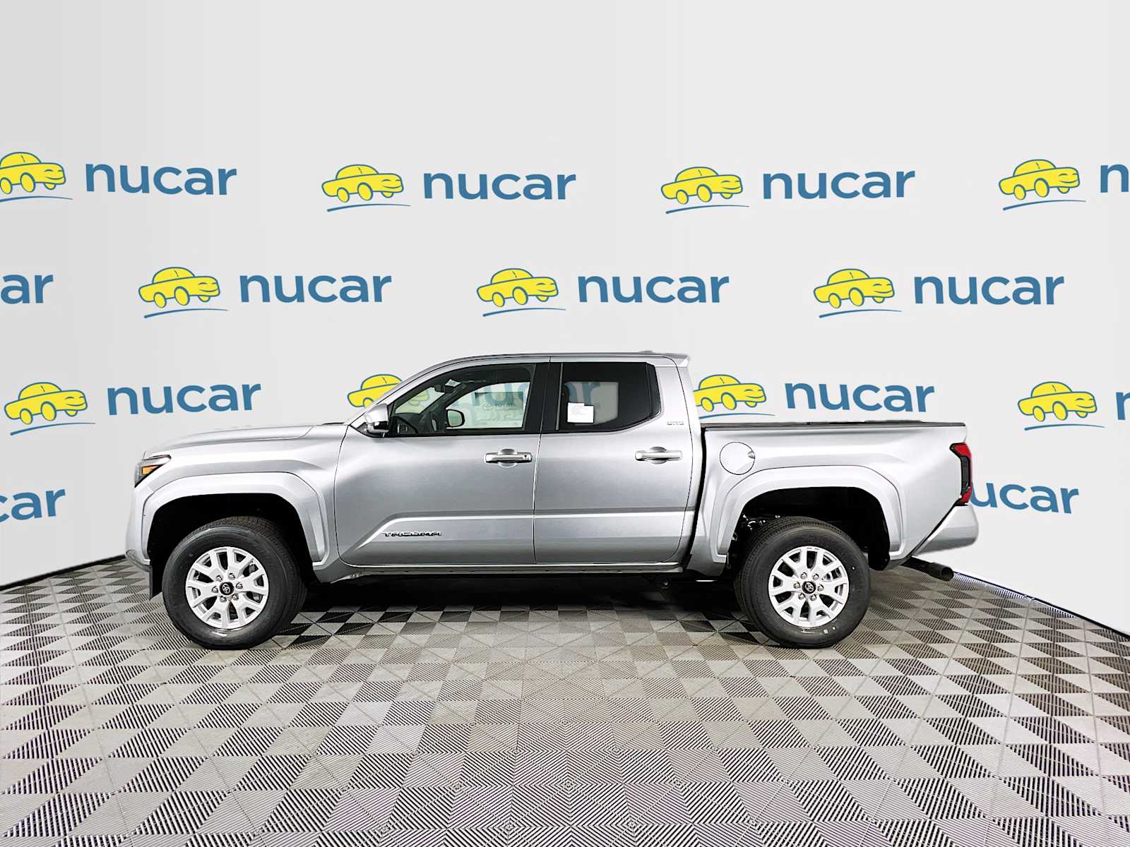 2025 Toyota Tacoma SR5 - Photo 3