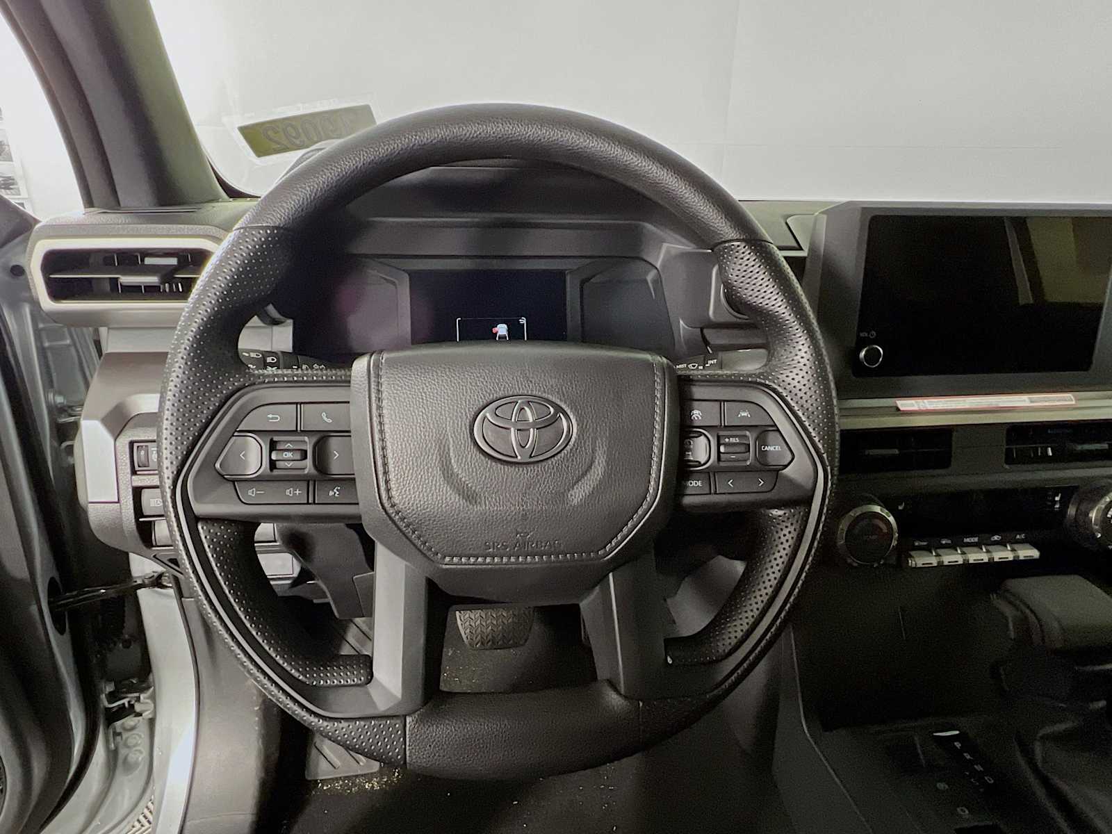 2025 Toyota Tacoma SR5 - Photo 7
