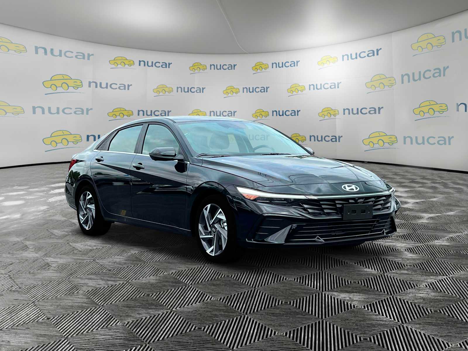 2025 Hyundai Elantra Limited - Photo 11