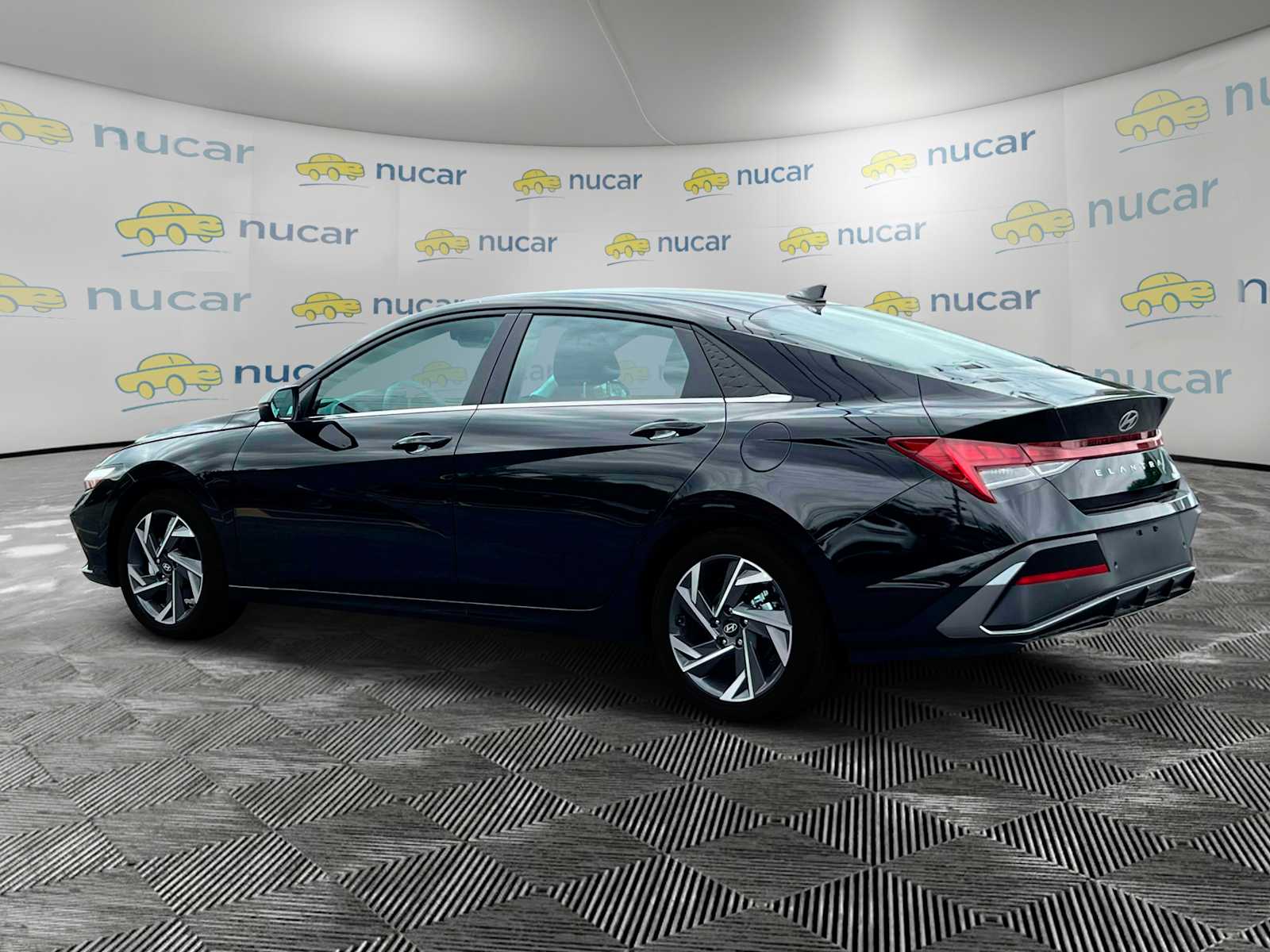 2025 Hyundai Elantra Limited - Photo 5