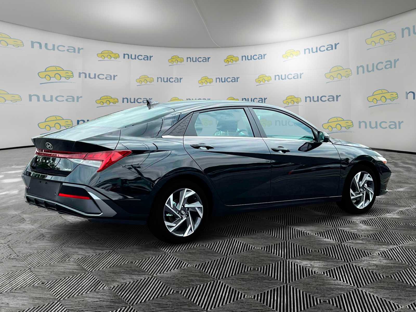 2025 Hyundai Elantra Limited - Photo 9