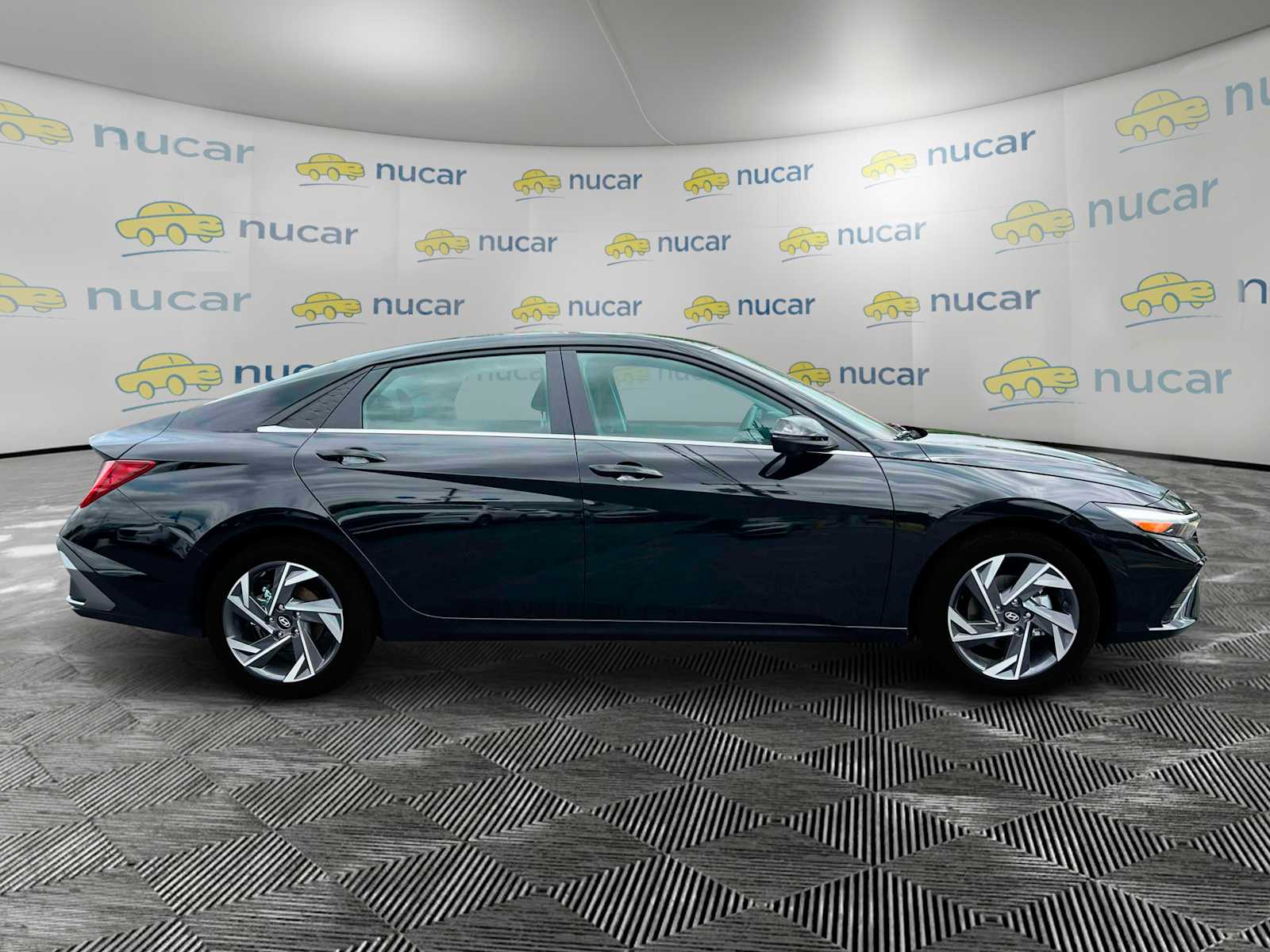 2025 Hyundai Elantra Limited - Photo 10