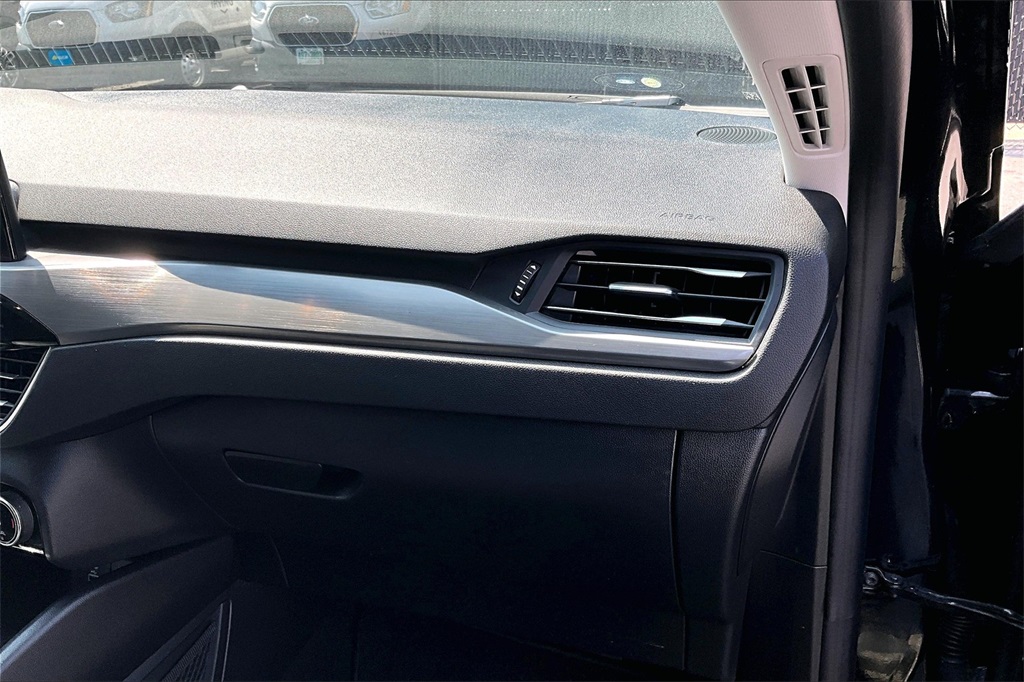 2022 Ford Escape Titanium Hybrid - Photo 17