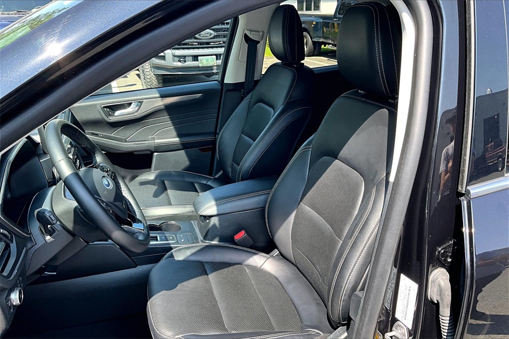 2022 Ford Escape Titanium Hybrid - Photo 20