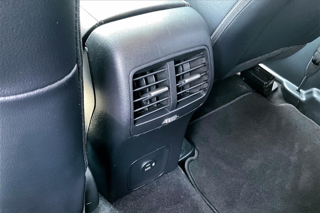 2022 Ford Escape Titanium Hybrid - Photo 28