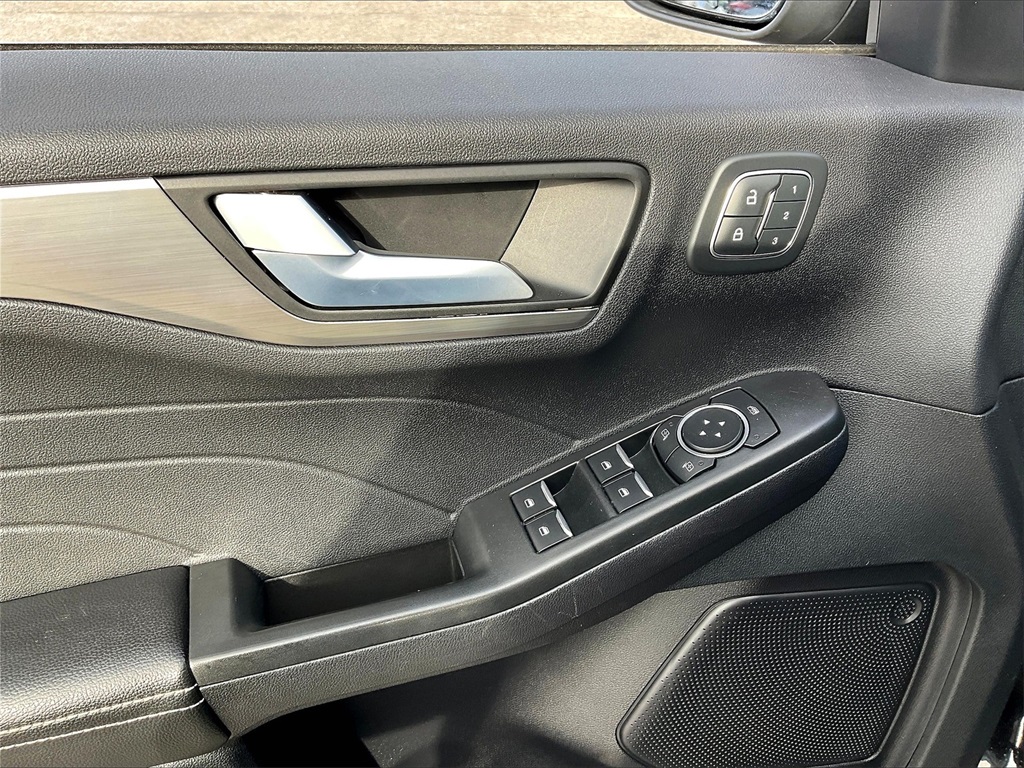2022 Ford Escape Titanium Hybrid - Photo 38