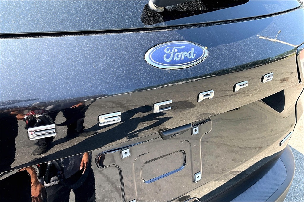 2022 Ford Escape Titanium Hybrid - Photo 8