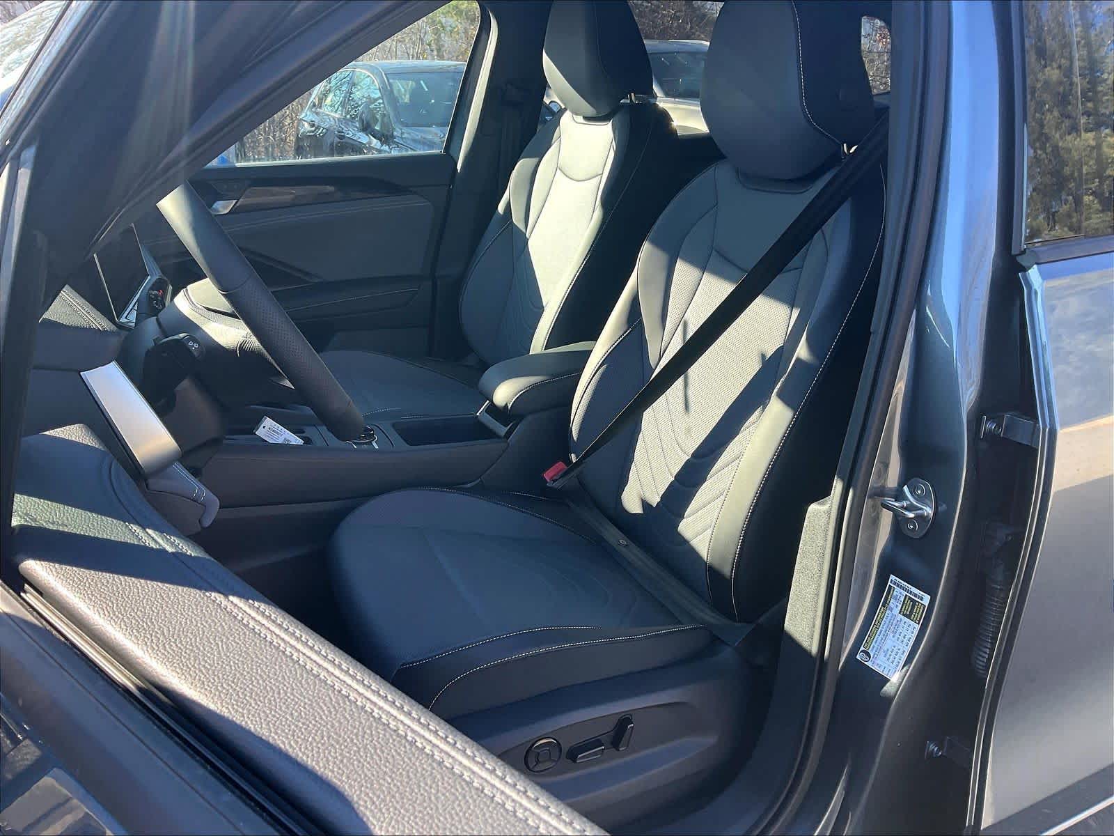 2026 Volkswagen Tiguan SE R-Line Black - Photo 11