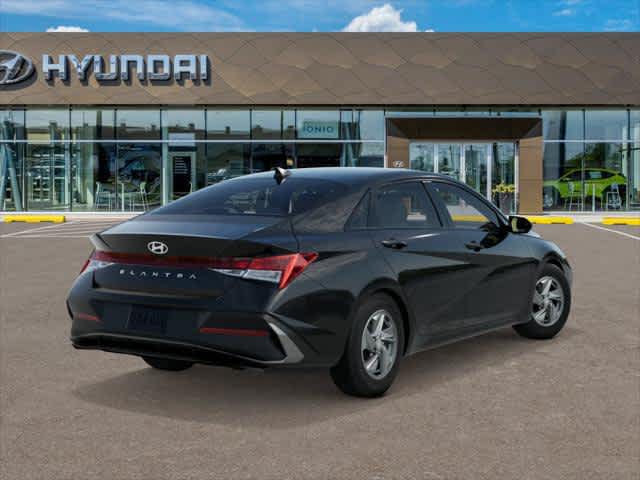 2025 Hyundai Elantra SE - Photo 4