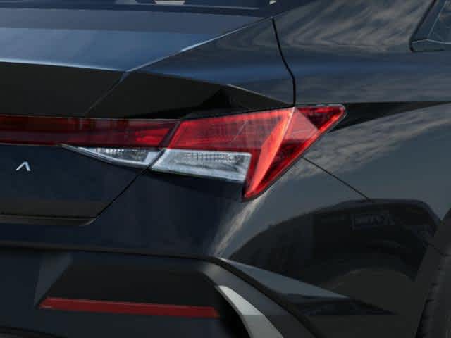 2025 Hyundai Elantra SE - Photo 10