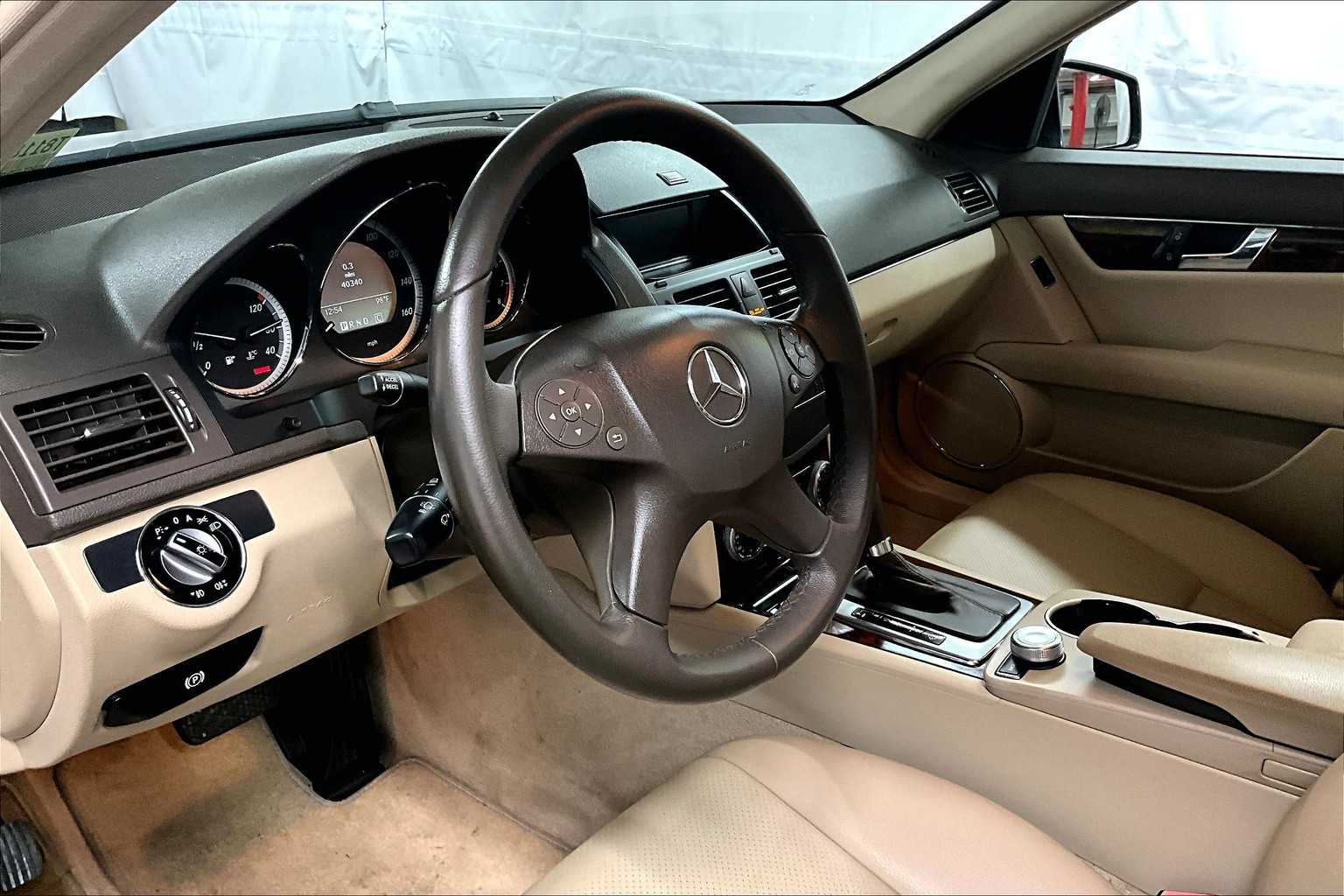 2010 Mercedes-Benz C-Class C 300 Sport - Photo 8