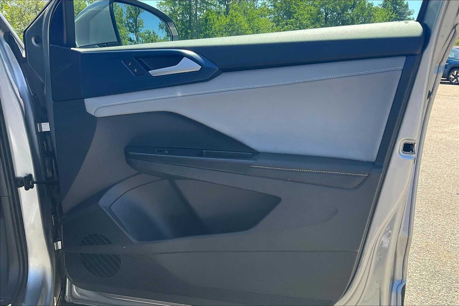 2024 Volkswagen Taos SE - Photo 12