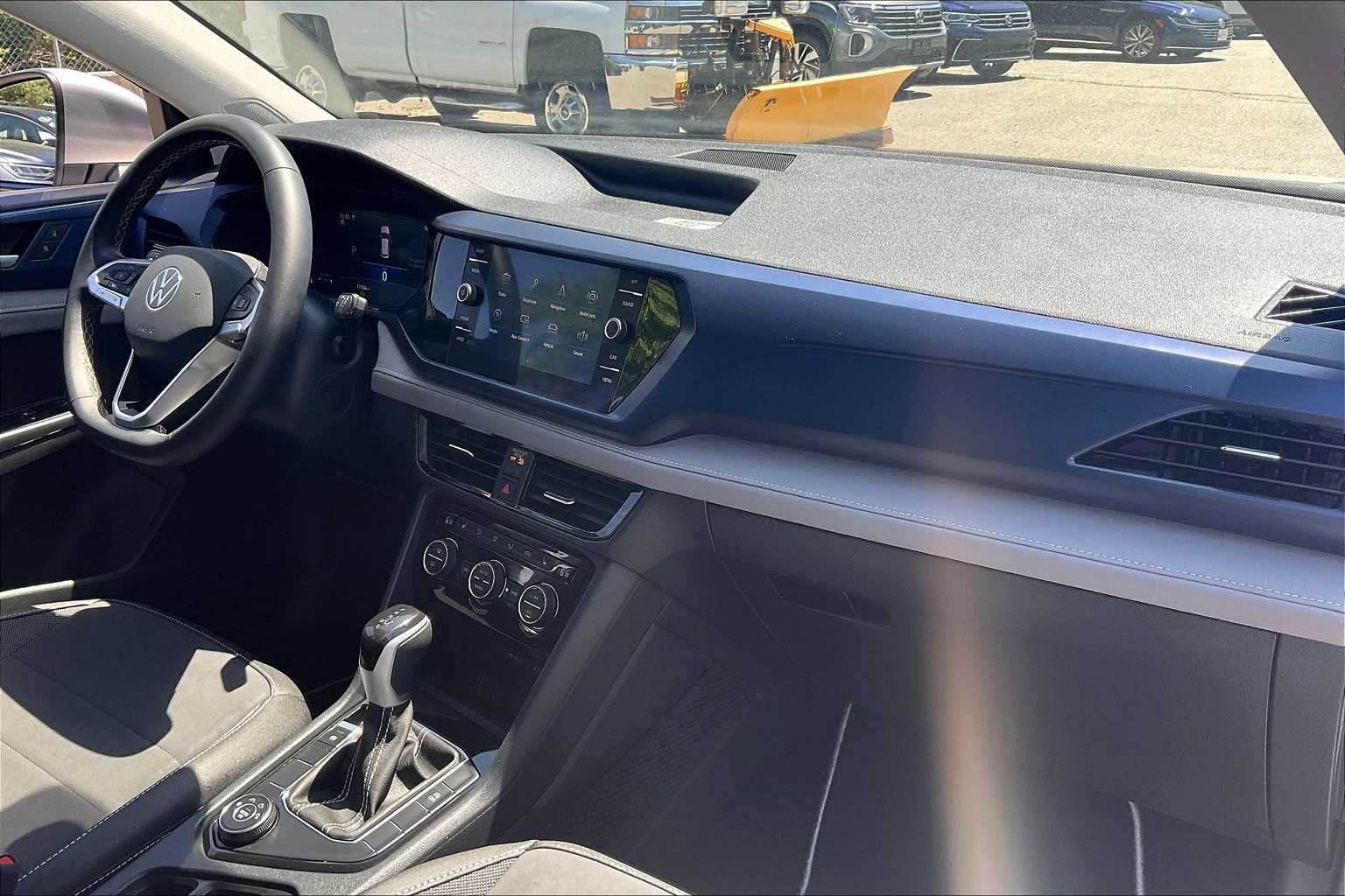 2024 Volkswagen Taos SE - Photo 14