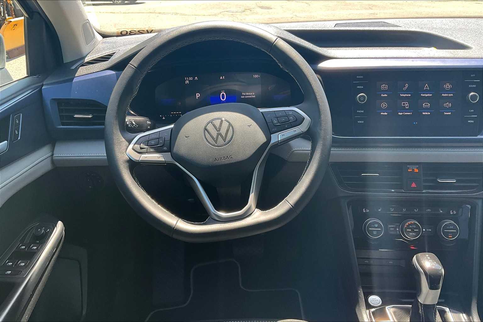 2024 Volkswagen Taos SE - Photo 17