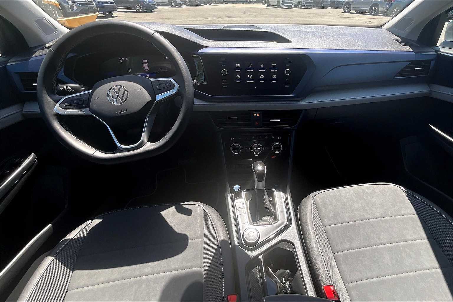 2024 Volkswagen Taos SE - Photo 21