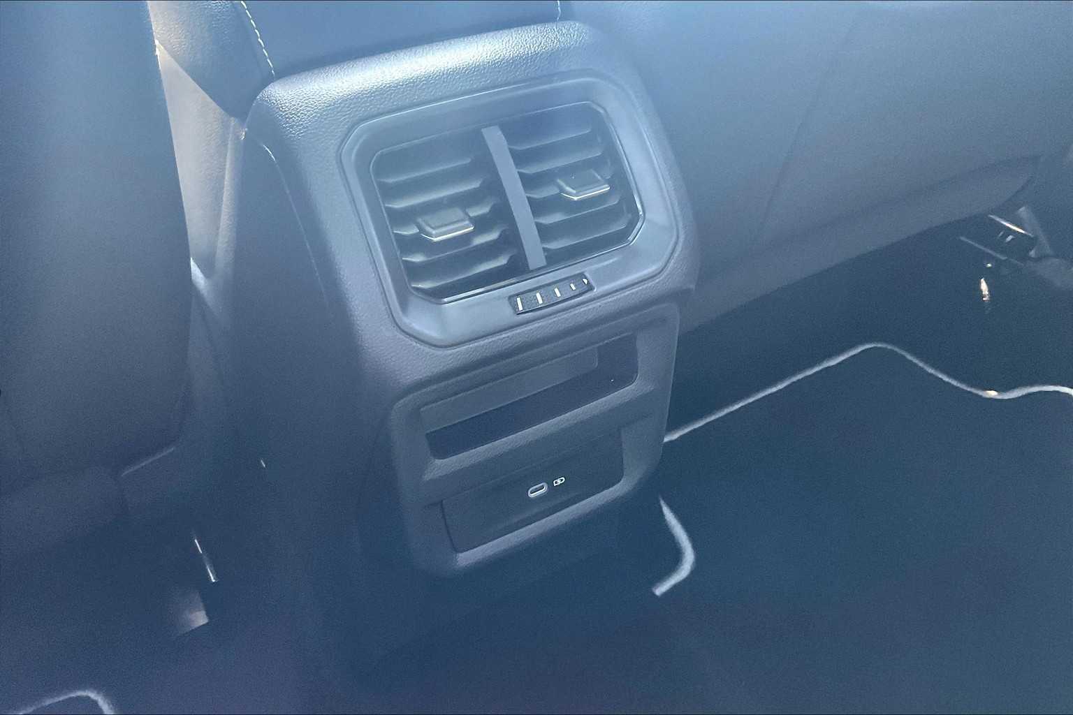 2024 Volkswagen Taos SE - Photo 27