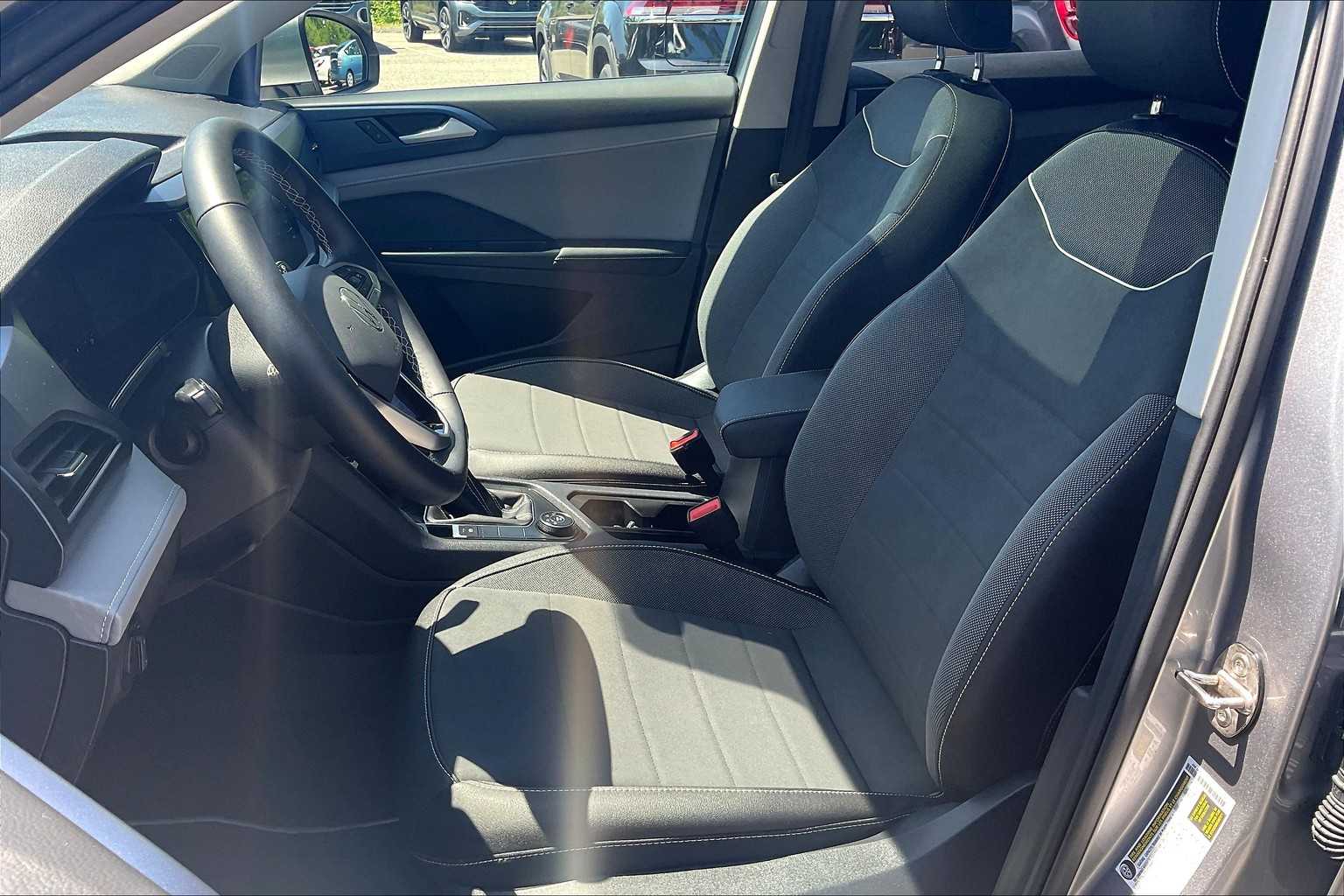 2024 Volkswagen Taos SE - Photo 10