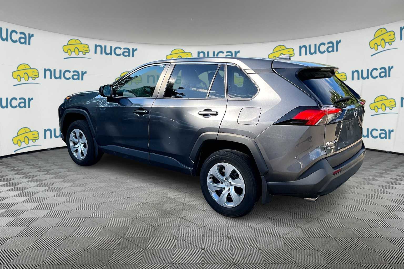 2022 Toyota RAV4 LE - Photo 3