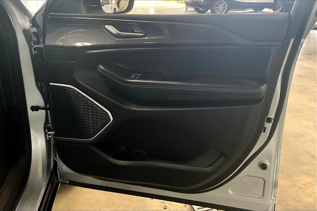 2021 Jeep Grand Cherokee L Laredo - Photo 12