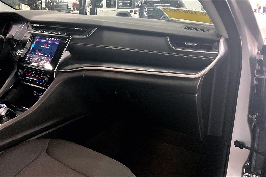 2021 Jeep Grand Cherokee L Laredo - Photo 13