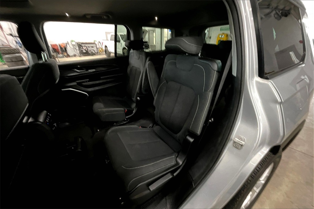 2021 Jeep Grand Cherokee L Laredo - Photo 15