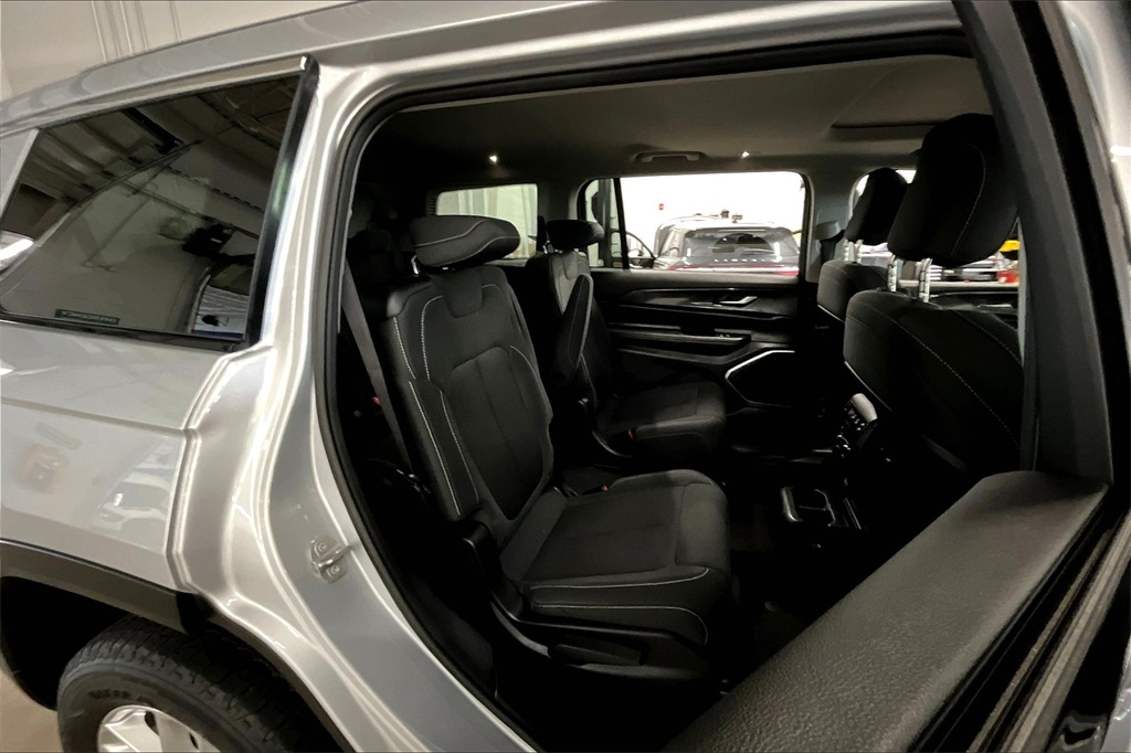 2021 Jeep Grand Cherokee L Laredo - Photo 16