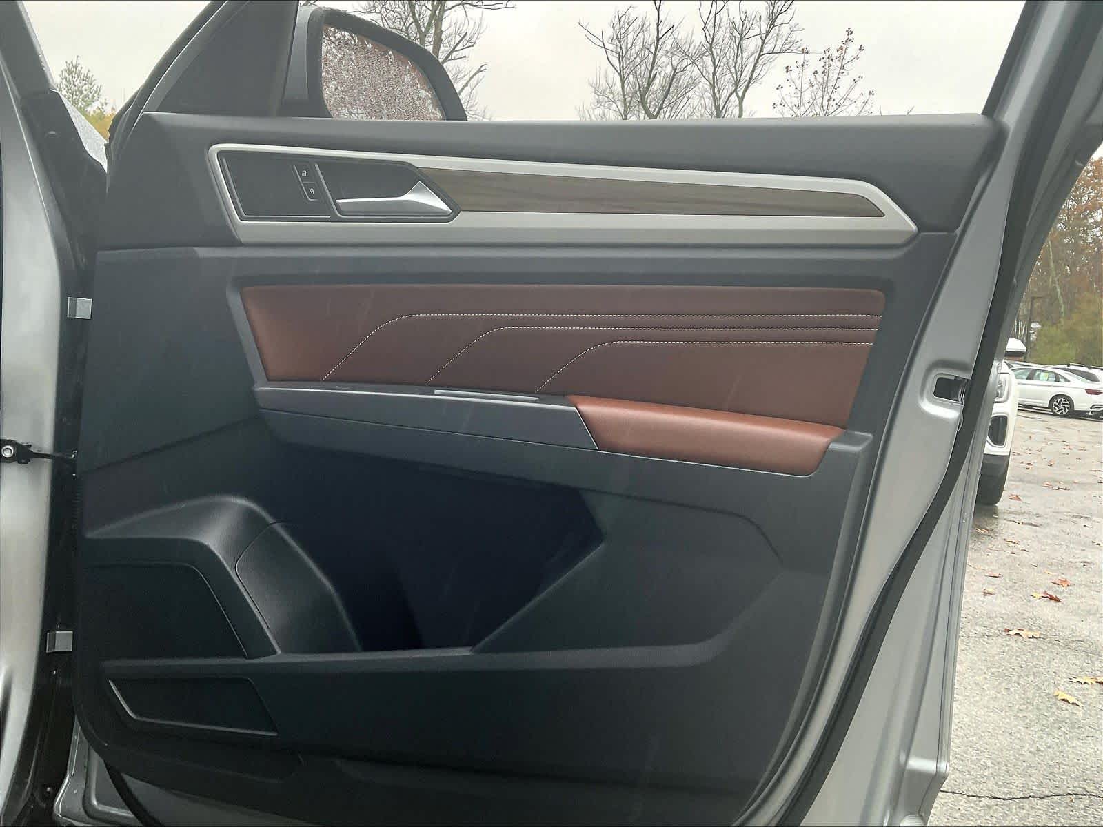 2023 Volkswagen Atlas 3.6L V6 SEL - Photo 12