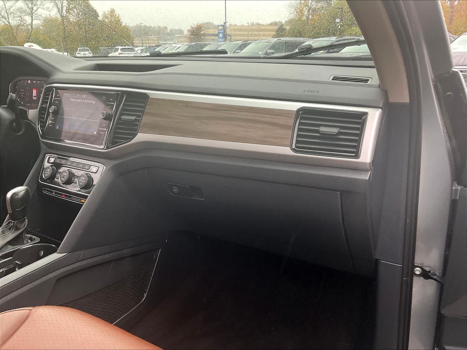 2023 Volkswagen Atlas 3.6L V6 SEL - Photo 13