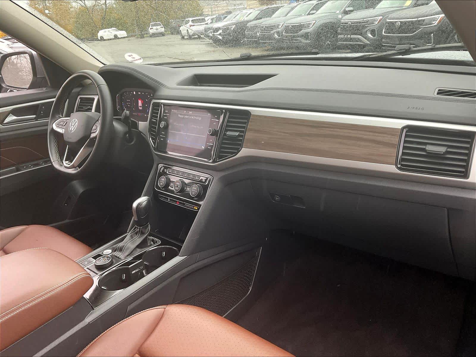 2023 Volkswagen Atlas 3.6L V6 SEL - Photo 14