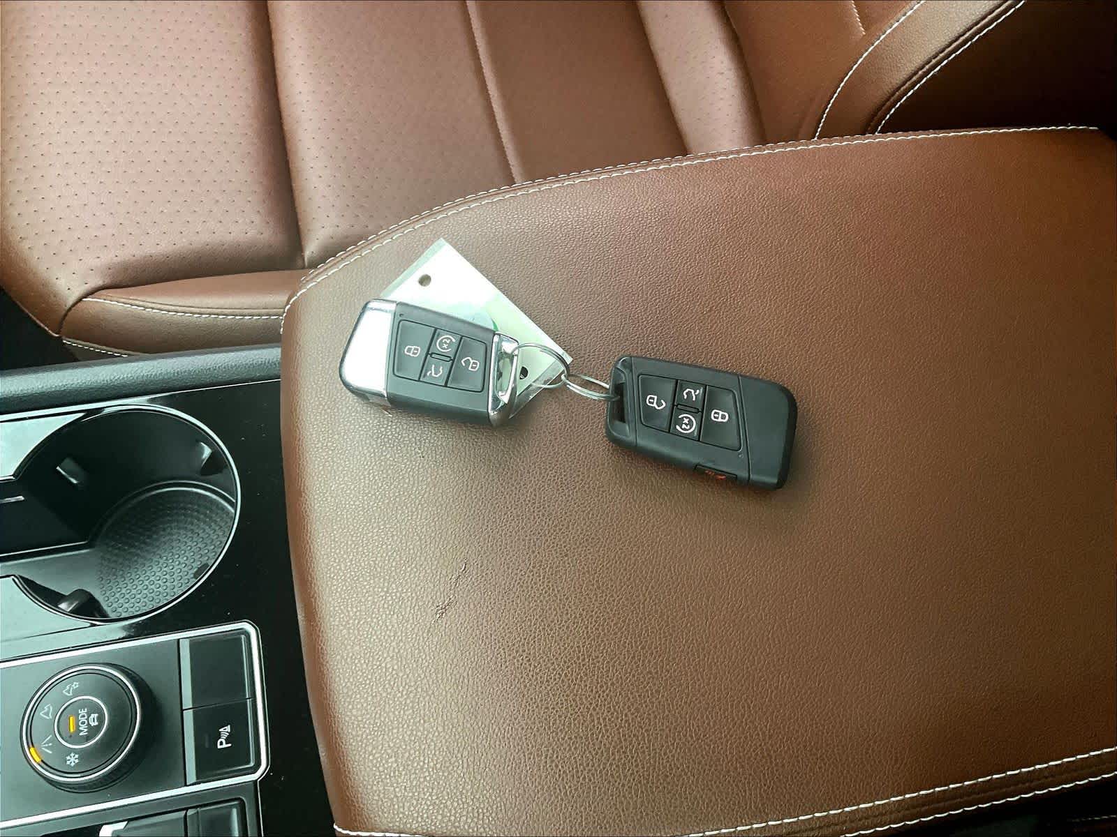 2023 Volkswagen Atlas 3.6L V6 SEL - Photo 31