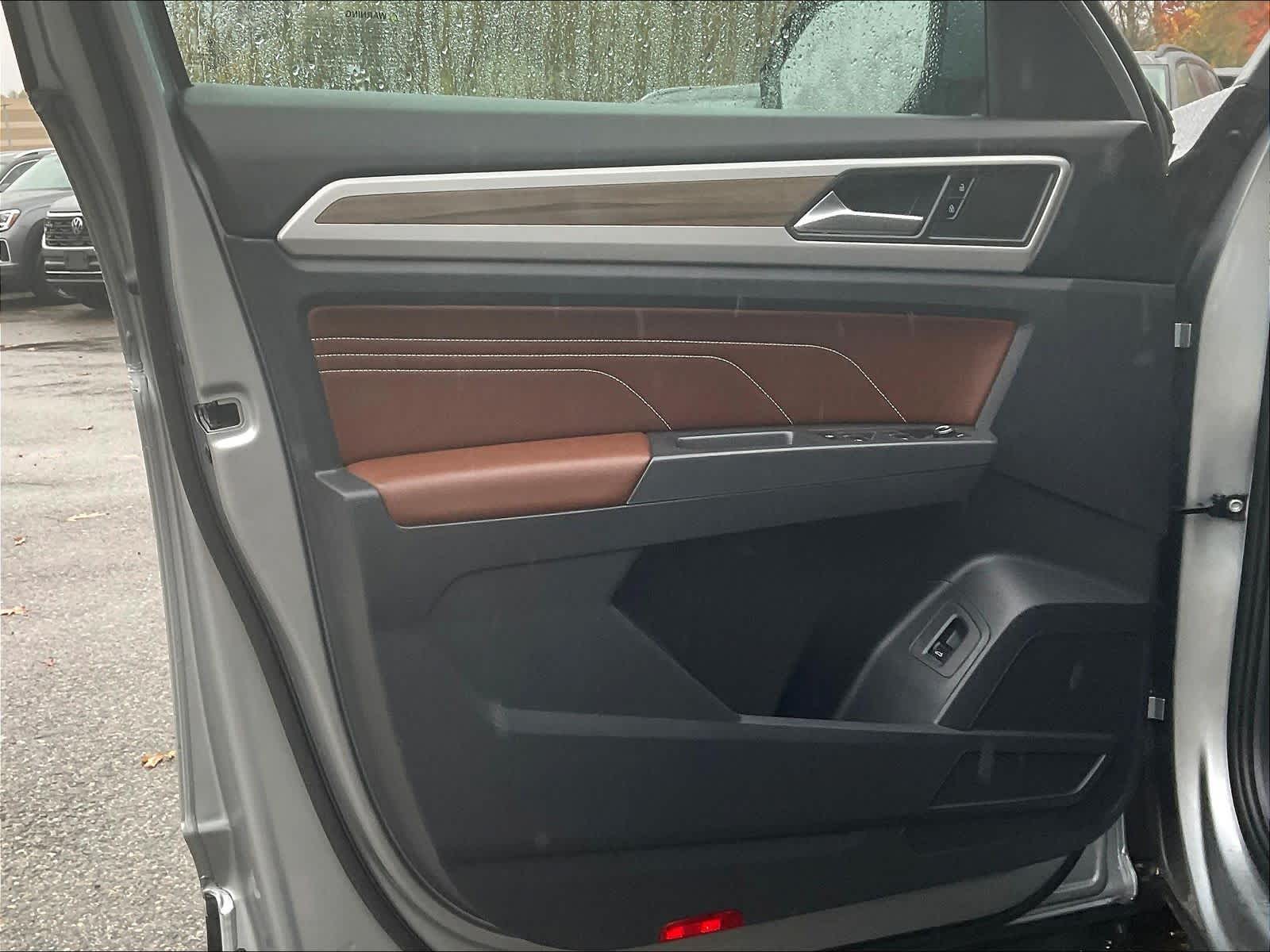 2023 Volkswagen Atlas 3.6L V6 SEL - Photo 9