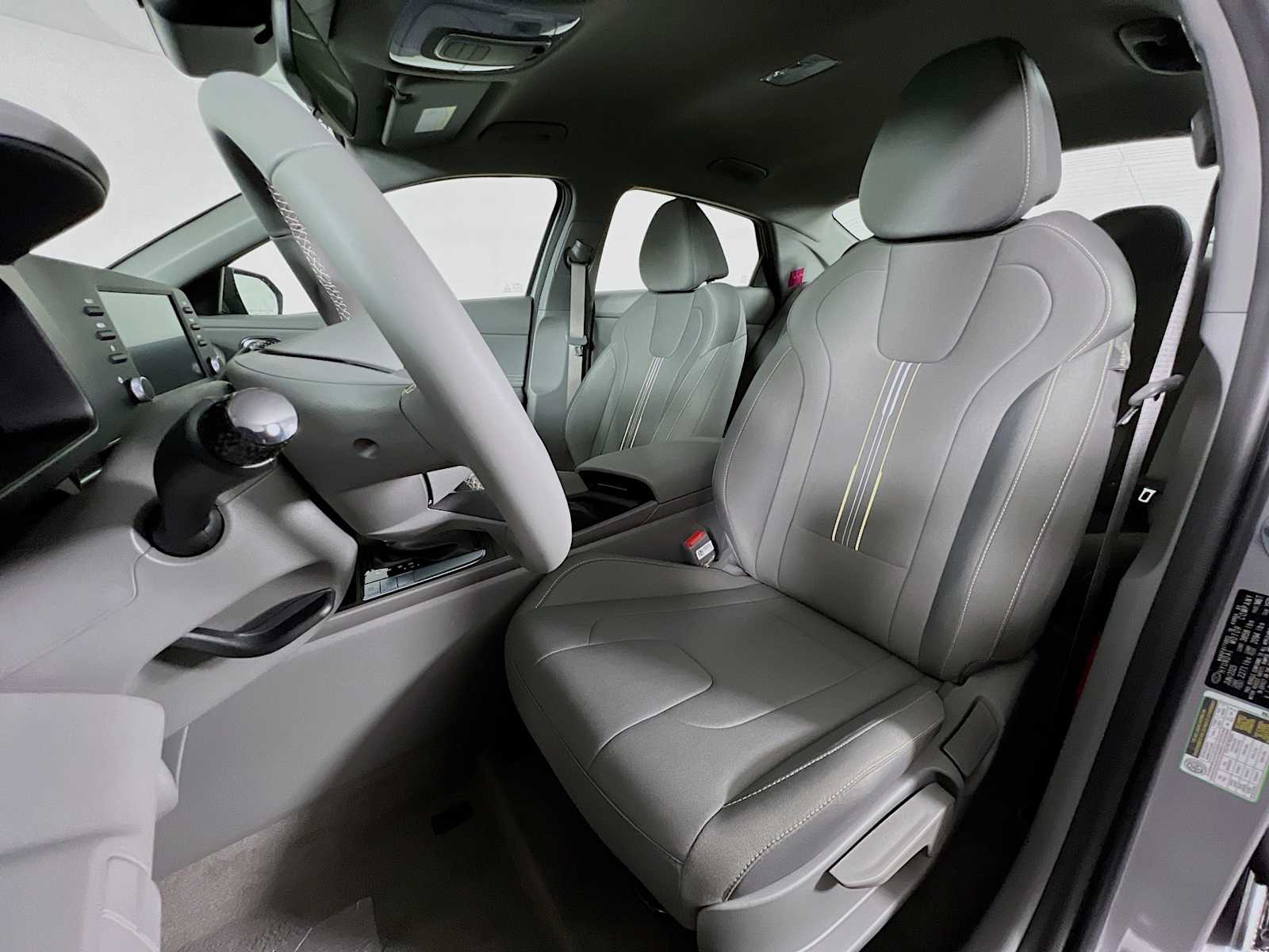 2025 Hyundai Elantra SEL Sport - Photo 12
