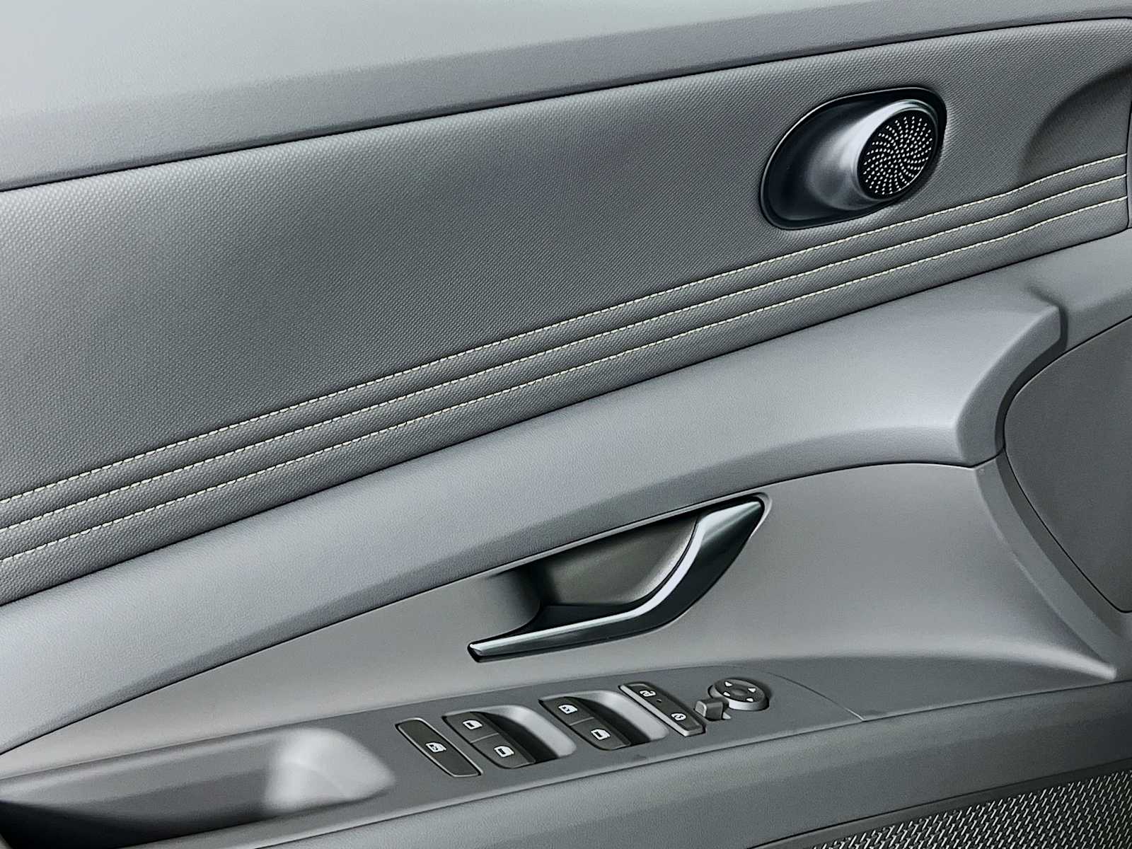 2025 Hyundai Elantra SEL Sport - Photo 15